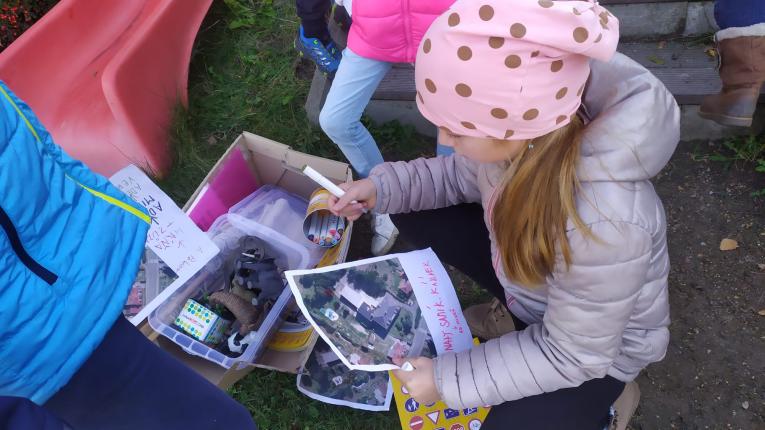 Učení v souvislostech